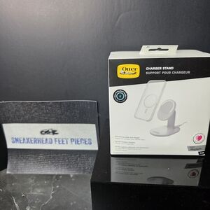 OtterBox Charger Stand For Apple MagSafe - 7.5W - White NIB Mag Safe Magnet
